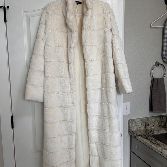 Lulus Fantastically Cozy White Quilted Faux Fur Long Coat - Size S - Picture 3 of 4